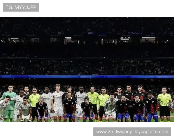 赫伊森赛前参与反歧视活动合影你来干啥为马德里德比增添人文色彩